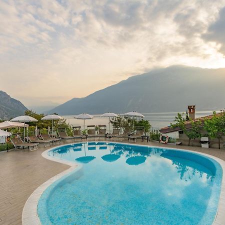 Garda Suite Hotel (Adults Only) Лимоне-суль-Гарда Экстерьер фото