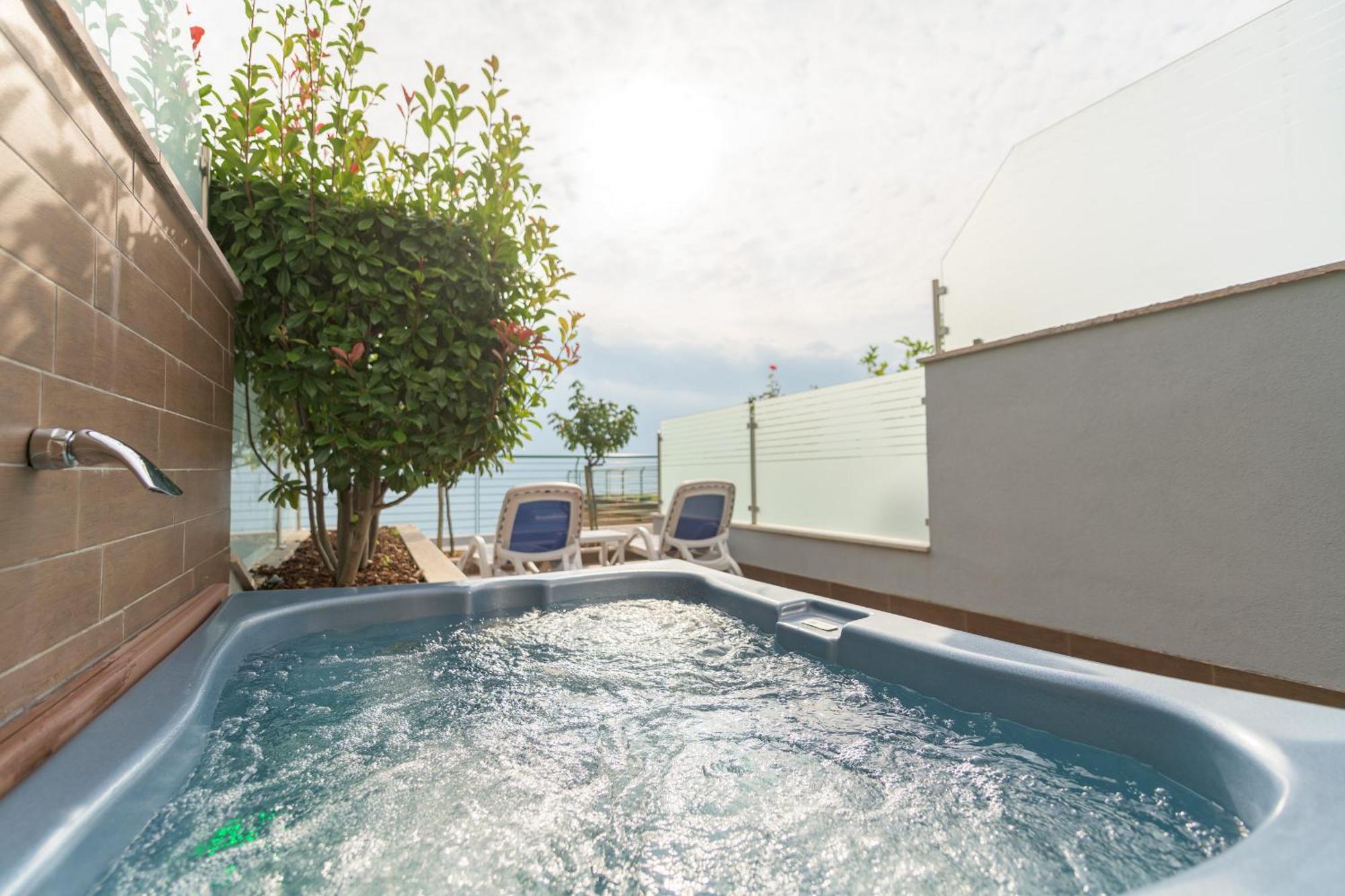 Garda Suite Hotel (Adults Only) Лимоне-суль-Гарда Экстерьер фото