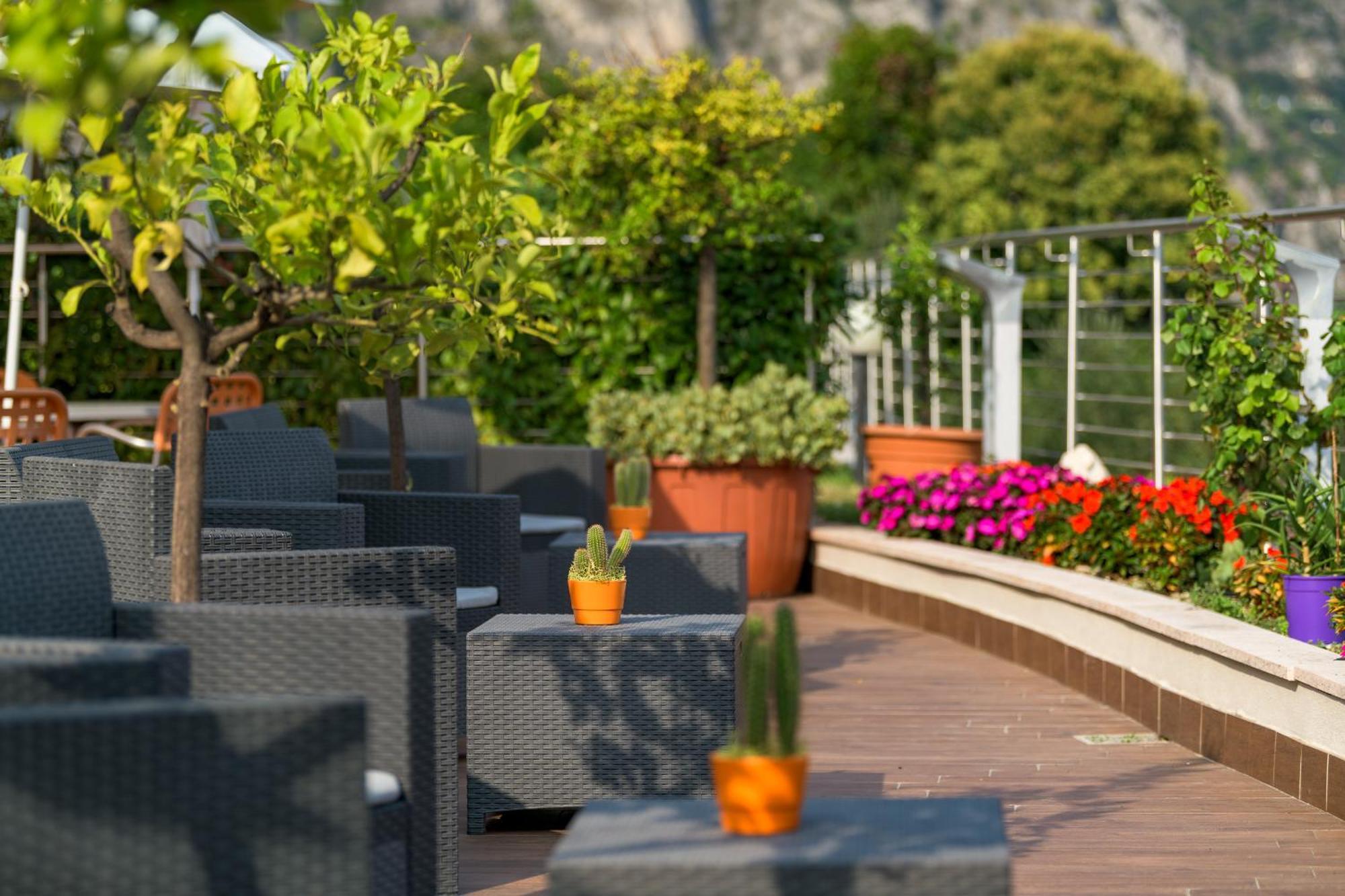 Garda Suite Hotel (Adults Only) Лимоне-суль-Гарда Экстерьер фото