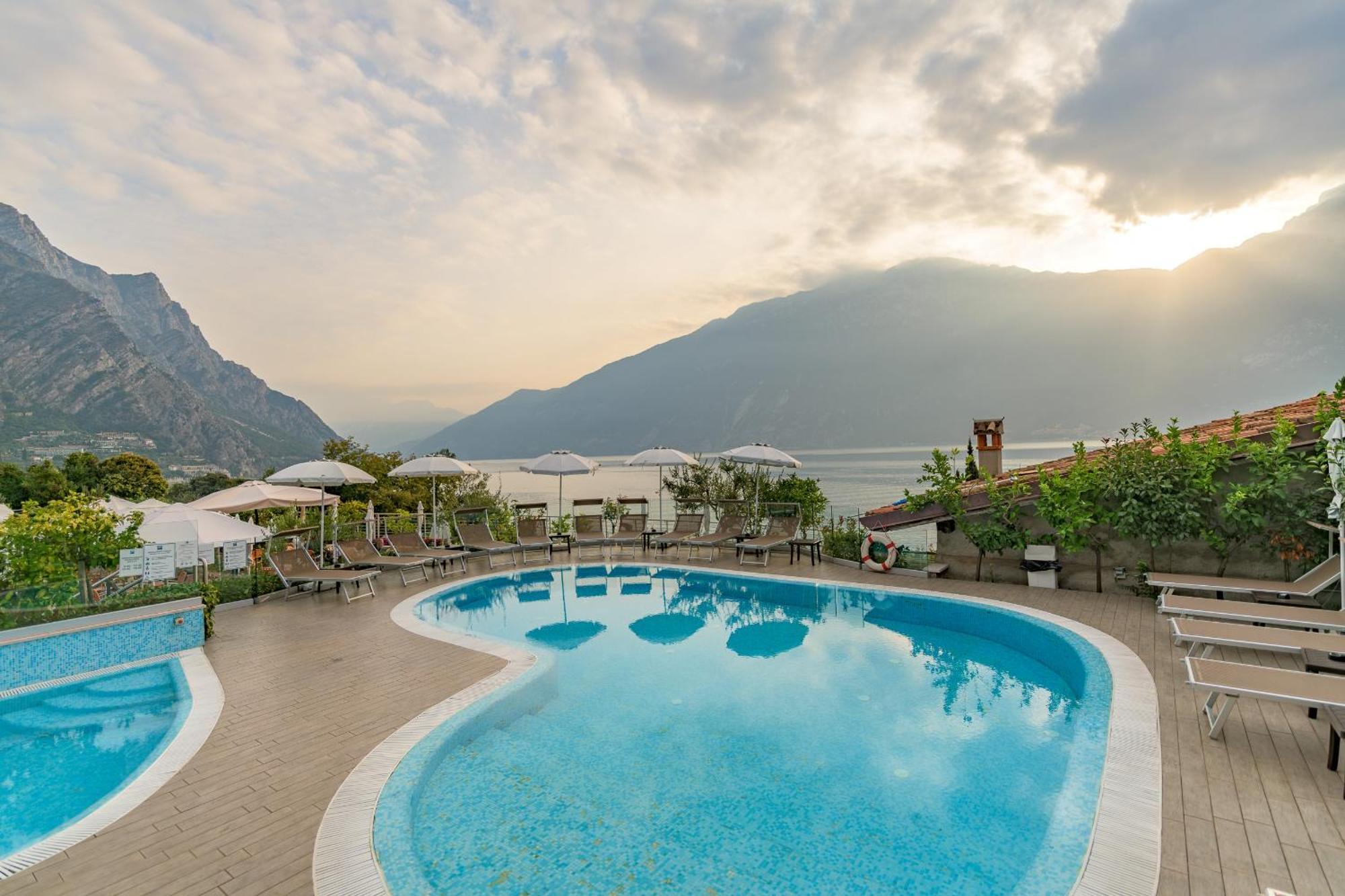 Garda Suite Hotel (Adults Only) Лимоне-суль-Гарда Экстерьер фото
